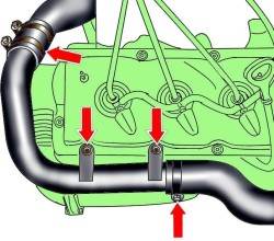 Расположение хомутов и болтов крепления воздушного патрубка соединяющего турбокомпрессор и охладитель воздуха дизельного двигателя 2,5 л